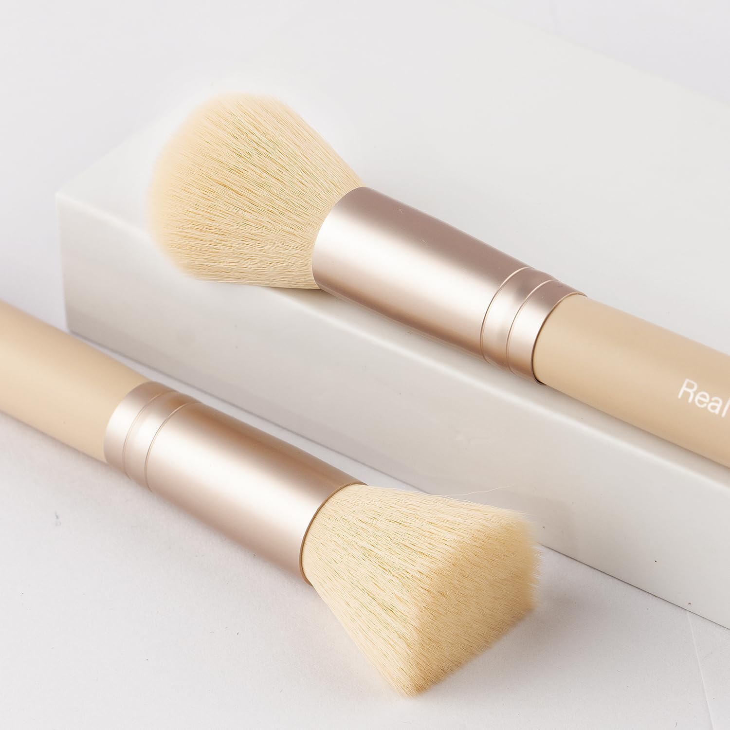 Real Perfection Makeup Brush Set 16 Pcs with 1 Eyebrow Razor Premium Synthetic Foundation Powder Concealers Eyeshadow Blush Makeup Brushes Make up Brushes Kit (Pink)